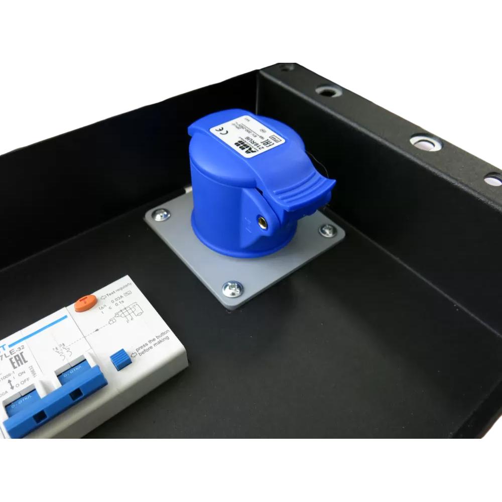 ПРП-2.4.100.2 Корпус ПРП 230В AC 100А 4U 19" на 18 автоматов нагрузки. Установлен силовой разъем (вилка) 230В 32А